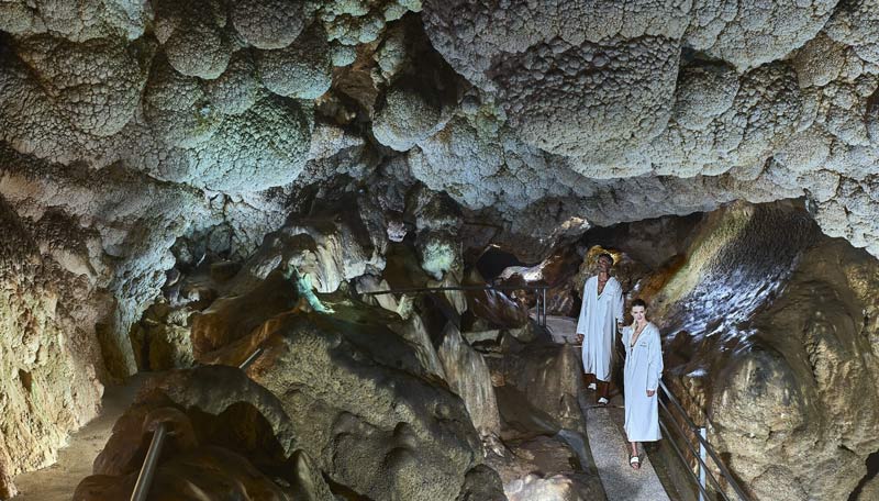 interno grotta giusti